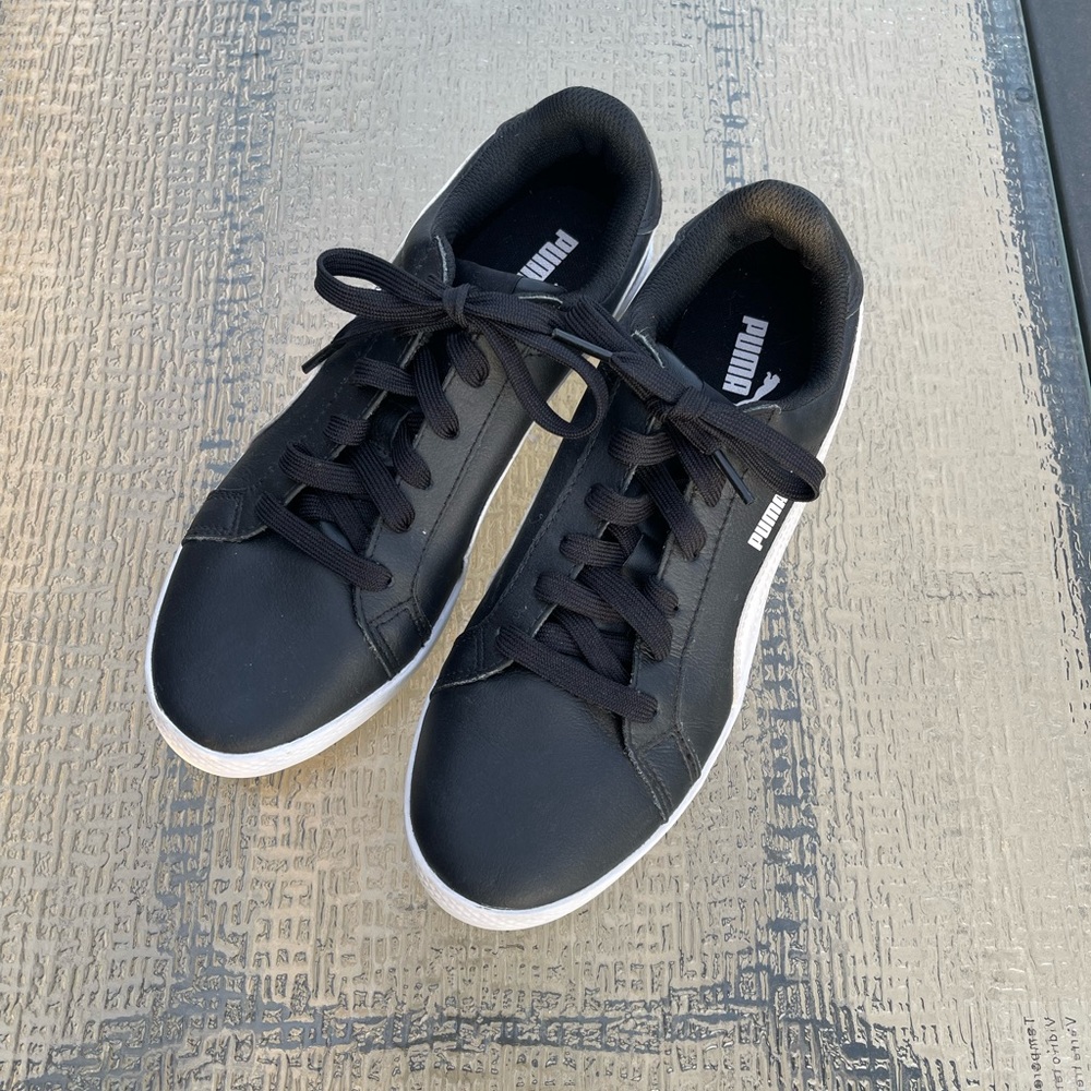 Puma Womens Smash V2 Rare Size 9 euro 40